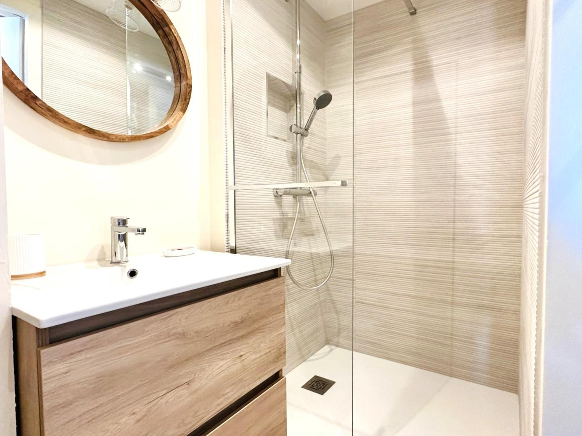Appartement Renove Avec Gout Et Idealement Situe A Deux Pas Du Remblai Ле-Сабль-д’Олон Экстерьер фото